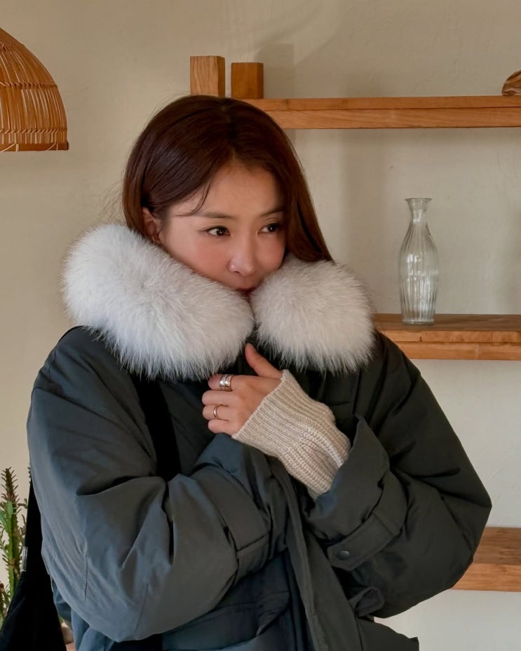  40대 엄마들의 패션 롤모델! 이시영이 선택한 멋스런 구스다운으로 온앤온 겨울 카키색 자켓 코디 추천