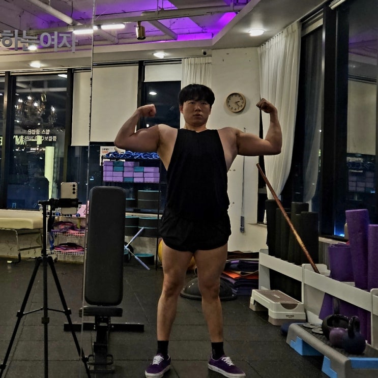 머슬핏 상체 와이셔츠 슈트핏 코디 만드는 241130 운동 머슬핏 상체 와이셔츠 슈트핏 코디 만드는 241130 운동