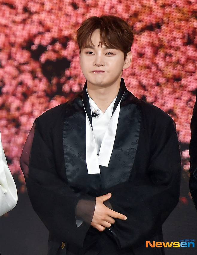 정신질환 군면제 <b>박서진</b> 대중 기만 <b>의혹</b> 속 “약 먹던 과거”... 