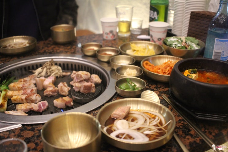  따뜻하게 야장 분위기 즐길 수 있는 용산역고기집 '뚝방뚱돼지'
