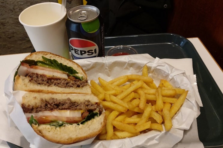  담백한 패티의 을지로 수제버거 맛집 니즈버거