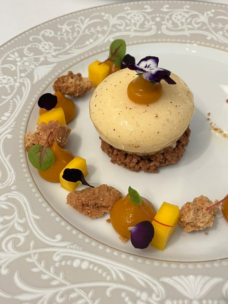  프랑스 파리 미슐랭 맛집 코스요리 르 그랑 베푸 Le Grand Véfour 에밀리 파리에 가다 레스토랑 예약링크