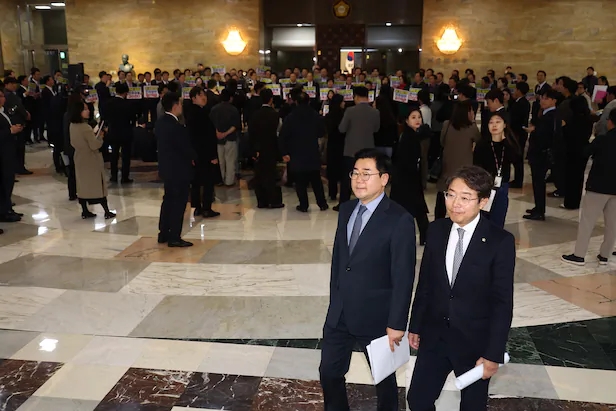 野 발의한 <b>감사원장</b>·<b>중앙지검장</b> 탄핵안 <b>본회의</b> 보고…4일 표결