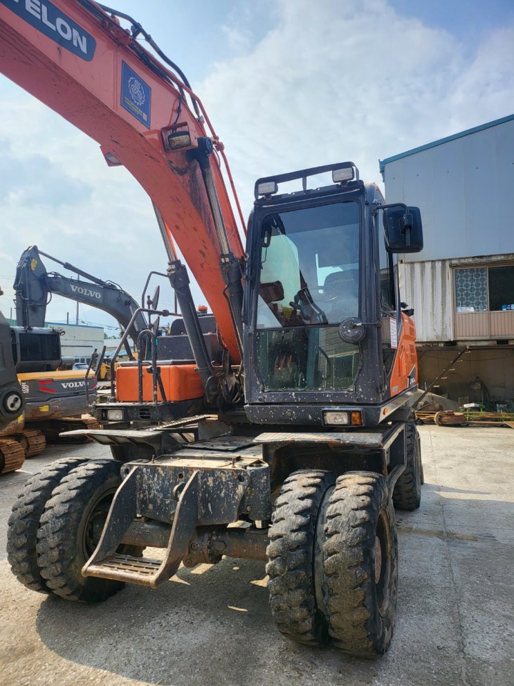 두산 DX140W5K 2019년식 8800만원 판매합니다. 두산 DX140W5K 2019년식 8800만원 판매합니다.