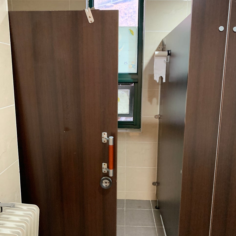화장실슬라이딩도어 고장수리