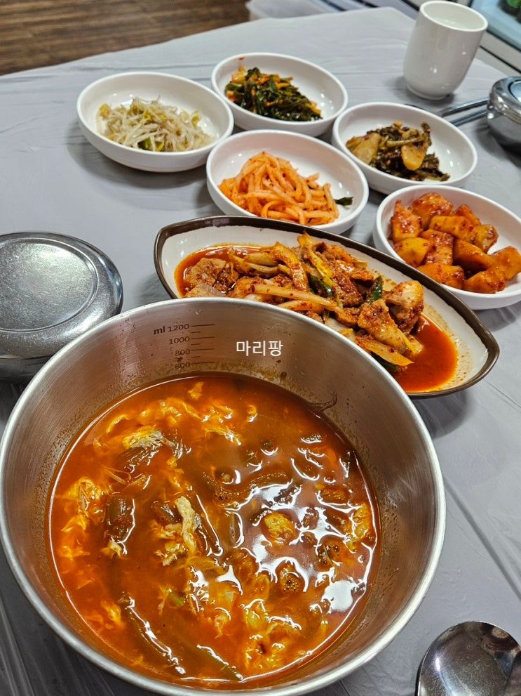  육개장, 제육 오천 원에 점심 식사 가능한 '초원 생오리' 봉천역 백반 맛집