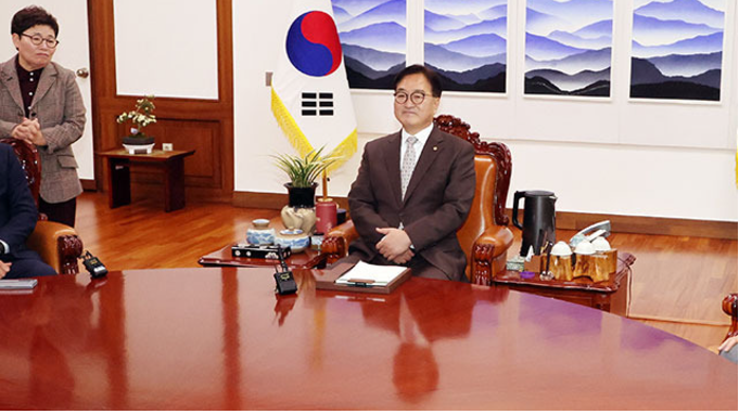 우원식 의장 긴급회견…“<b>예산안</b> 오늘 <b>본회의 상정</b> 안할 것”... 