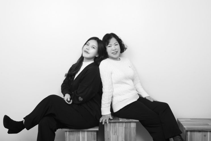  서순라길 데이트코스 추천 : 익선동에서 엄마와 흑백셀프사진으로 특별한 추억 만들기