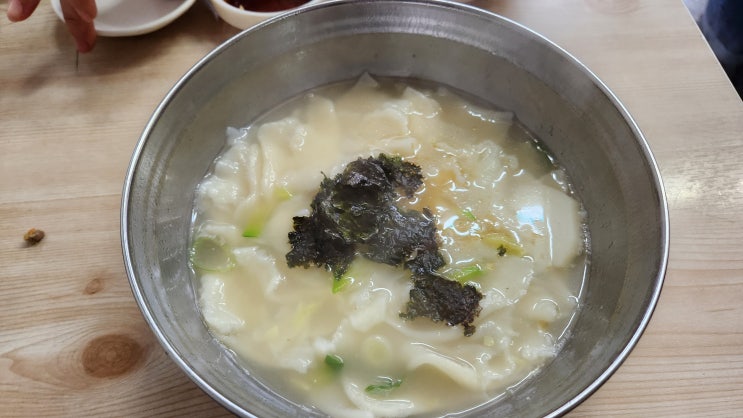 [가산디지털단지 맛집] 돼지 분식 - 가성비 좋은 손 수제비와 칼국수 만두까지~ 점심 메뉴 추천