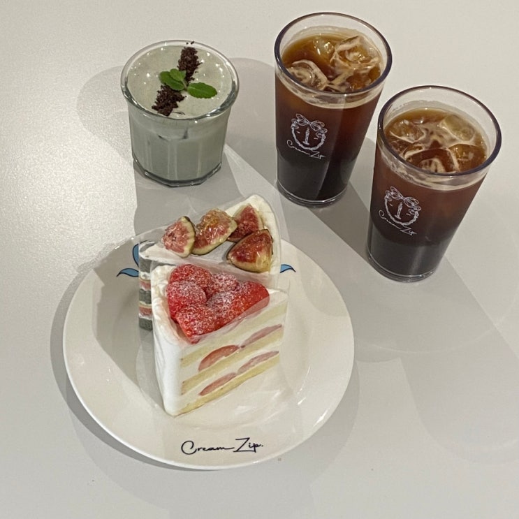  [광주 맛집] 수완지구 대형카페 제철 생과일 케이크 전문점 '크림집' / 주차정보