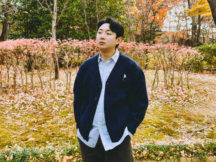  일본 패션 스타일 KARAKU(카라쿠) 남자 네이비 가디건 코디