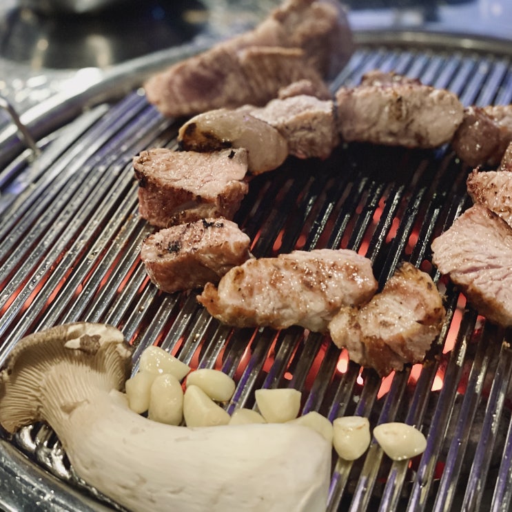  충무로, 촉촉하게 구워주는 목살 맛집 | 고기두목 충무로점