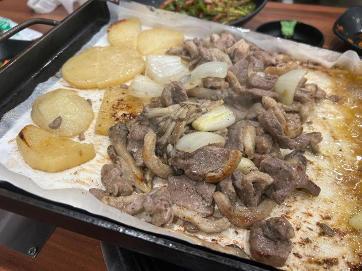  아쉬움이 가득했던 청량리역 오리쌈밥집 <산천무한쌈밥>(오리주물럭, 솥밥, 해물우렁쌈장)
