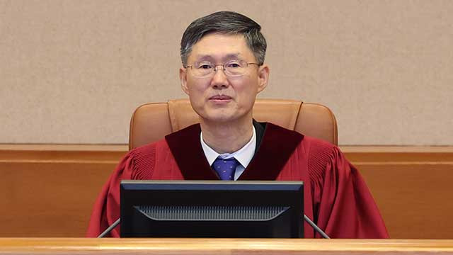 <b>문형배</b> 헌재소장 <b>권한대행</b> “국가 맞나”…이진숙-국회 동시 질타