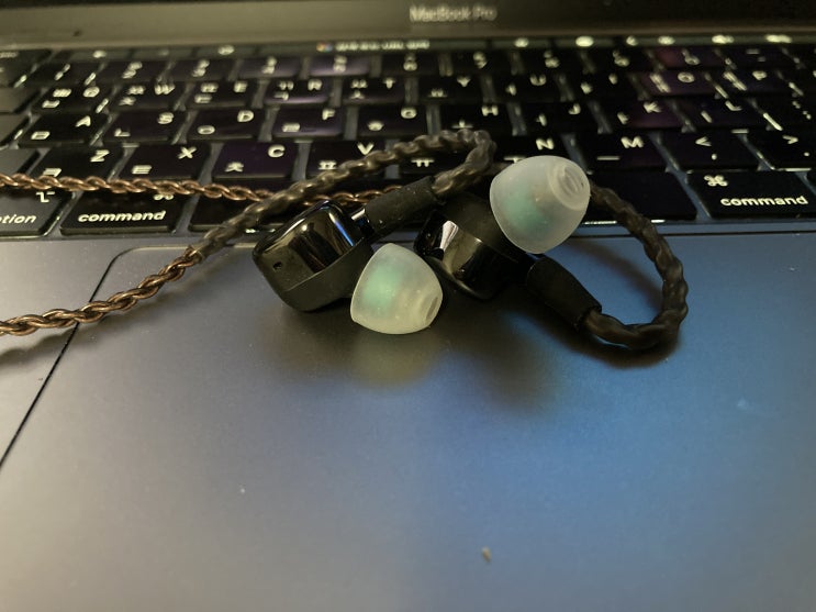  AKG5005N 리뷰: 프리미엄 사운드로 오디오 경험을 혁신하다