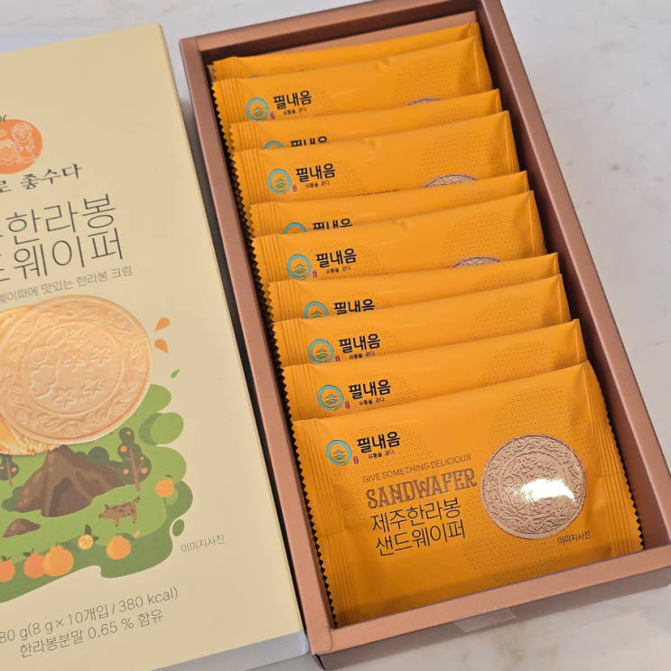  지난주 환자분들의 선물- 팥앙금이 가득한 쌀빵, 상큼한 샌드웨이퍼, 제철간식 붕어빵까지