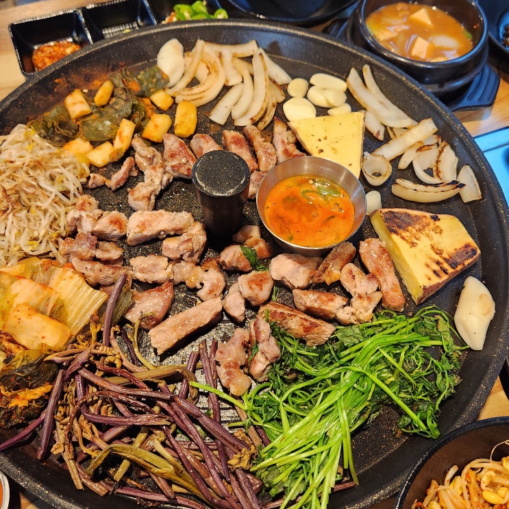  전주 송천동고기집 [미나리먹는돼지송천점] 미나리 삼겹살 미나리 스테이크 목살 맛집 추천