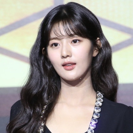 폭풍성장한 신은수, 조명가게 제작발표회 중 너무 이쁘네..