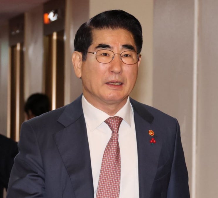 김용현 <b>국방부</b> 장관, 비상<b>계엄</b> 책임 지고 사의 표명 “모든... 