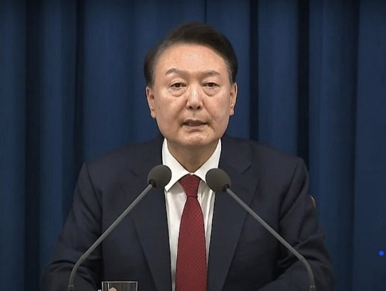  2024년 12월 3일, 윤석열 대통령은 긴급 대국민 특별 담화를 통해 비상계엄을 선포했습니다.