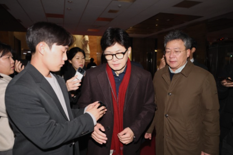 한동훈 국민의힘 대표 반헌법적 계엄 동조 금지 요청 한동훈 국민의힘 대표 반헌법적 계엄 동조 금지 요청
