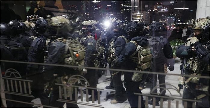 <b>국회</b> "<b>비상계엄</b> 선포 후 두 차례 걸쳐 <b>계엄</b>군 280여명 진입"