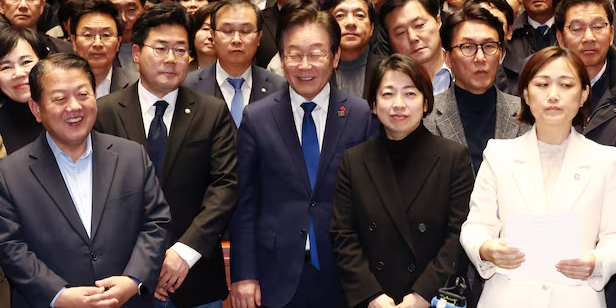 민주당, <b>윤석열</b> 대통령 <b>탄핵안</b> 발의