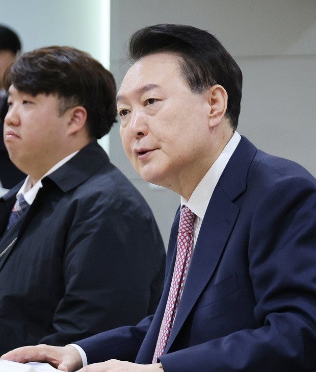 윤석열 탄핵 역대급 계엄령 선포 재명이가 맞았다 주식시장 휴장 가능성 높아 현재 미정 윤석열 탄핵 역대급 계엄령 선포 재명이가 맞았다 주식시장 휴장 가능성 높아 현재 미정