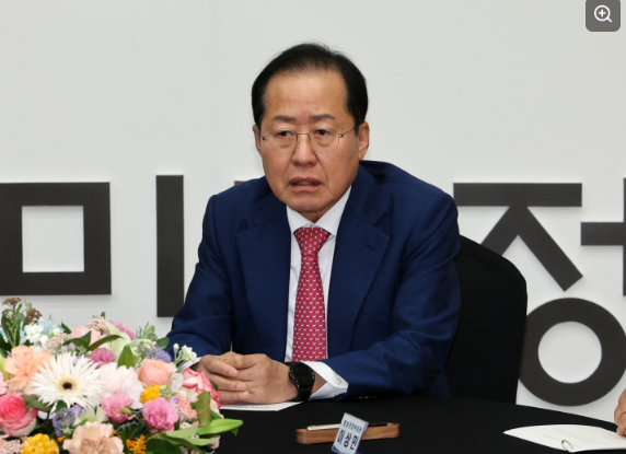 해프닝” <b>홍준표</b>, <b>한동훈</b> 비판…“박근혜 <b>탄핵</b> 때 <b>유승민</b> 역할... 