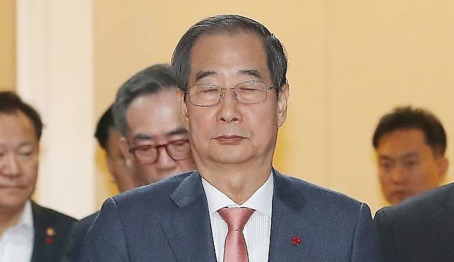 <b>국무위원</b> 전원 사의 표명, 한덕수 총리…"내각 소임 다해달라”