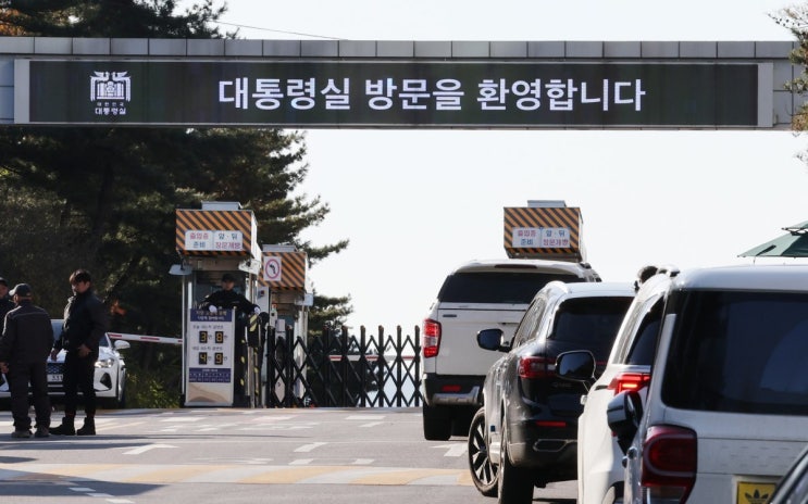 윤석열 대통령 <b>한덕수</b>-한동훈-<b>추경호</b>와 계엄령 사태 수습 <b>논의</b>