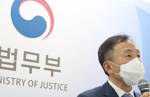 법무부 <b>류혁 감찰관</b> 사직…"윤석열은 반란수괴, <b>계엄</b> 선포... 