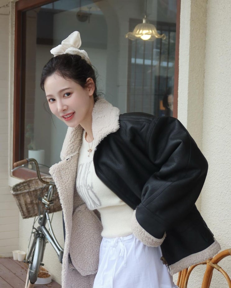  리얼한 비건 레더 가죽으로 구성된 여자 무스탕 자켓 맛집 플레이스스튜디오로 데일리룩 코디 완성 w. 이나연