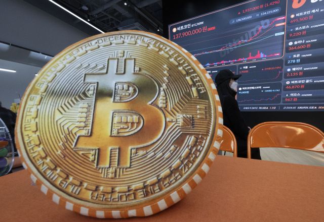 간밤 30%↓ ‘출렁’ <b>비트코인</b>, 계엄 해제 후 <b>낙폭 회복</b>