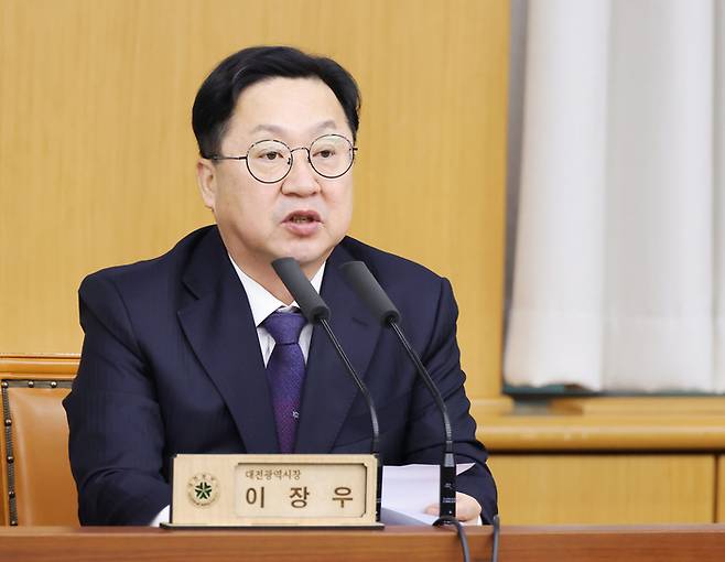 국내) <b>비상계엄</b> 선포에도 조용했던 충청권 단체장들…대전<b>시장</b>... 