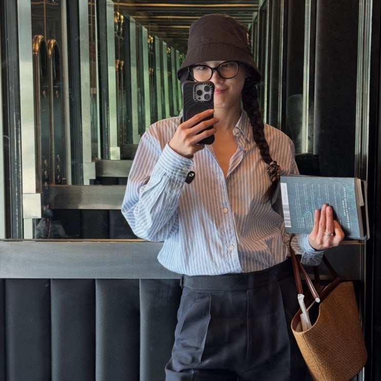  이청아 패션 스타일 꼼데가르송 셔츠 30대 여성 오피스룩 코디