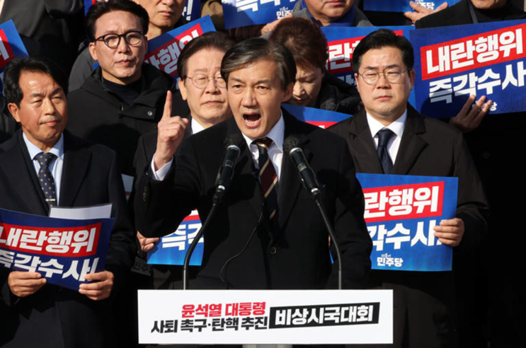 <b>조국</b> “계엄으로 내 리더십 필요” <b>대법원</b> 선고 연기 <b>신청</b>