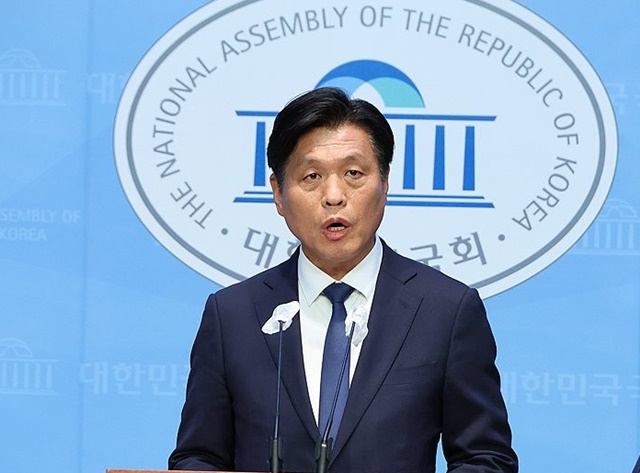 <b>민주당</b>, 윤 대통령·<b>김용현</b>·이상민 <b>내란죄</b>로 <b>고발</b>·탄핵 추진