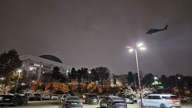 <b>국회 진입</b>...백악관 긴밀히 연락 중, 이재명, <b>윤석열</b>은 <b>대통령</b>... 