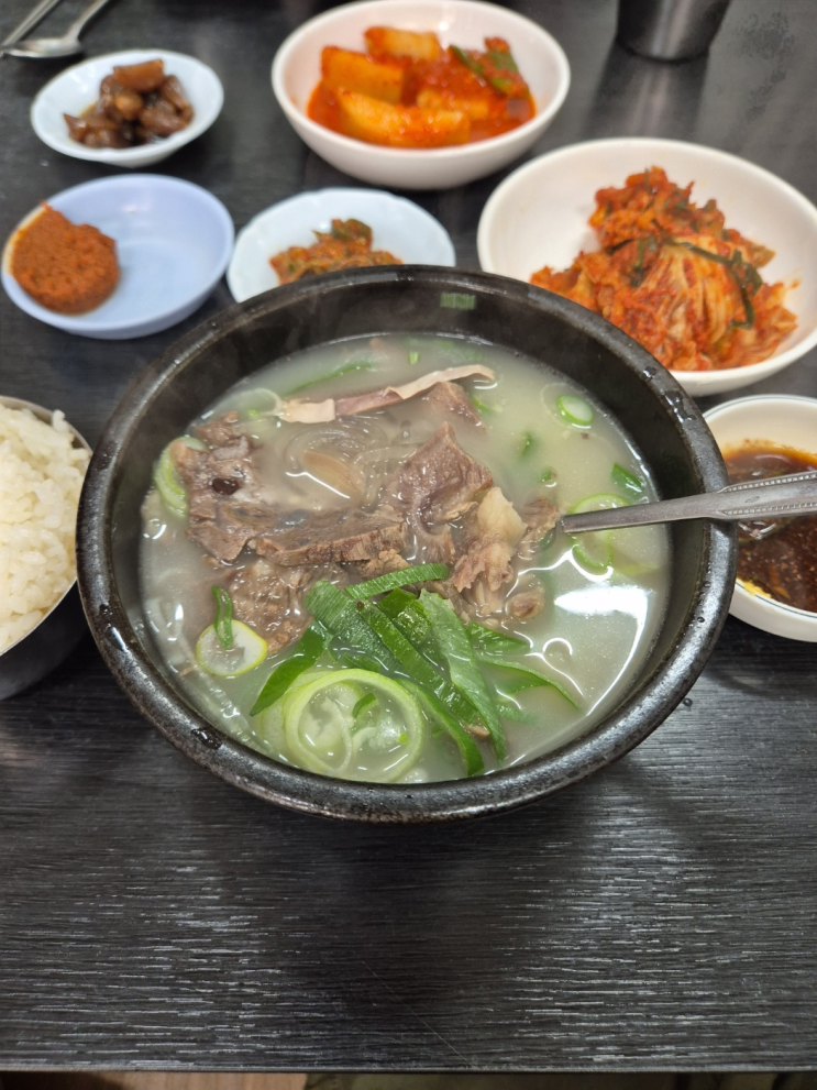  [송파구 풍납동] 태백식당 (한우 소머리국밥에 조개젓, 군대 꼬리곰탕에 오징어젓갈 느낌)