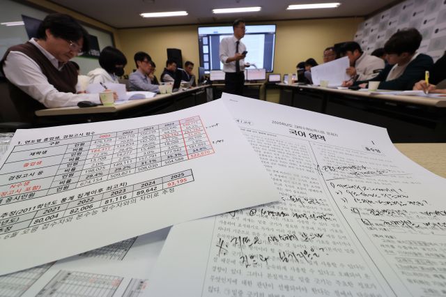 <b>수능</b> <b>만점자 11명</b>…국어·수학 <b>만점자</b> 1000명 넘는 ‘물<b>수능</b>’