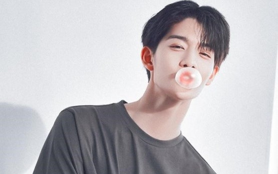배진영, 아우라엔터와 새 출발! 솔로 활동 기대 UP! 프로필 나이 키 가족 학력 MBTI 인스타그램 ....