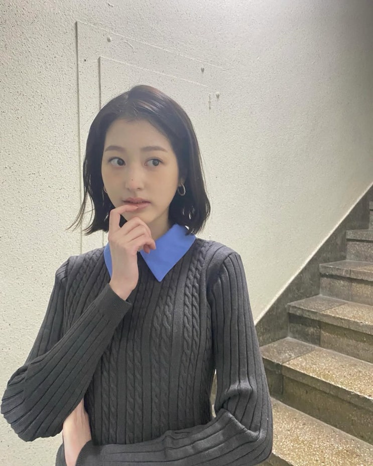  겨울 여친룩으로 따스함과 매력을 더해주는 케네스레이디 케이블 여성 스웨터 니트 코디