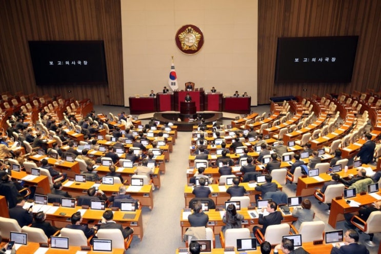 與 8명 찬성하면 탄핵 가결… 계엄해제땐 18명 동참 與 8명 찬성하면 탄핵 가결… 계엄해제땐 18명 동참
