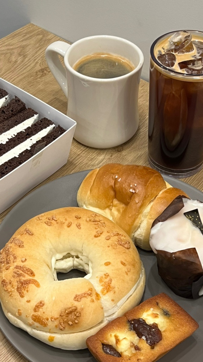  신중동빵집 빵백화점 신중동점 / 대형 베이커리카페(24시간 카페)