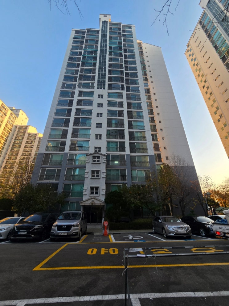  서울시 용산구 도원동(새창로) 도원삼성래미안 아파트 101동 욕실 2칸 돔천장 , 도기설치 작업 입니다.