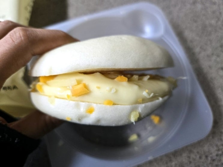  포슬포슬한 감자맛이 매력적인 405 빵 감자치즈 스팀베이글