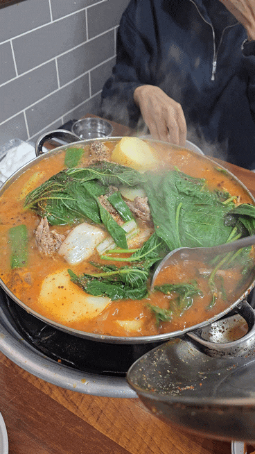  서울 노포 감자탕 소주를 부르는 석촌역 맛집 - 송파감자국