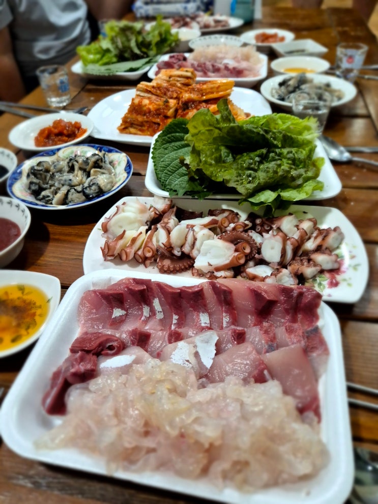  경남 사천 가볼만한곳 삼천포 용궁수산시장 회센터 방어 시세 활어회 추천