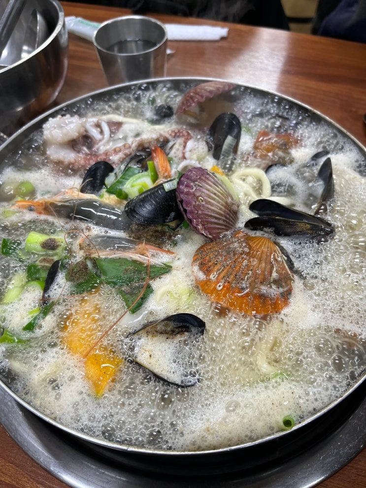  춘천 온의동 맛집, 무한리필 홍합&사리 손수해물손칼국수